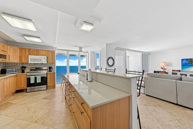 Building Photo - 881 Ocean Dr