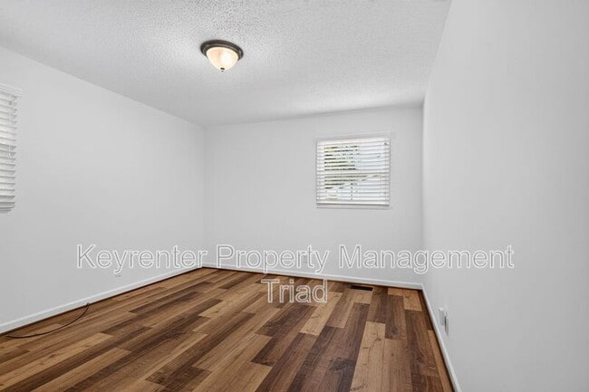 Building Photo - 9415 Glen Cross Dr