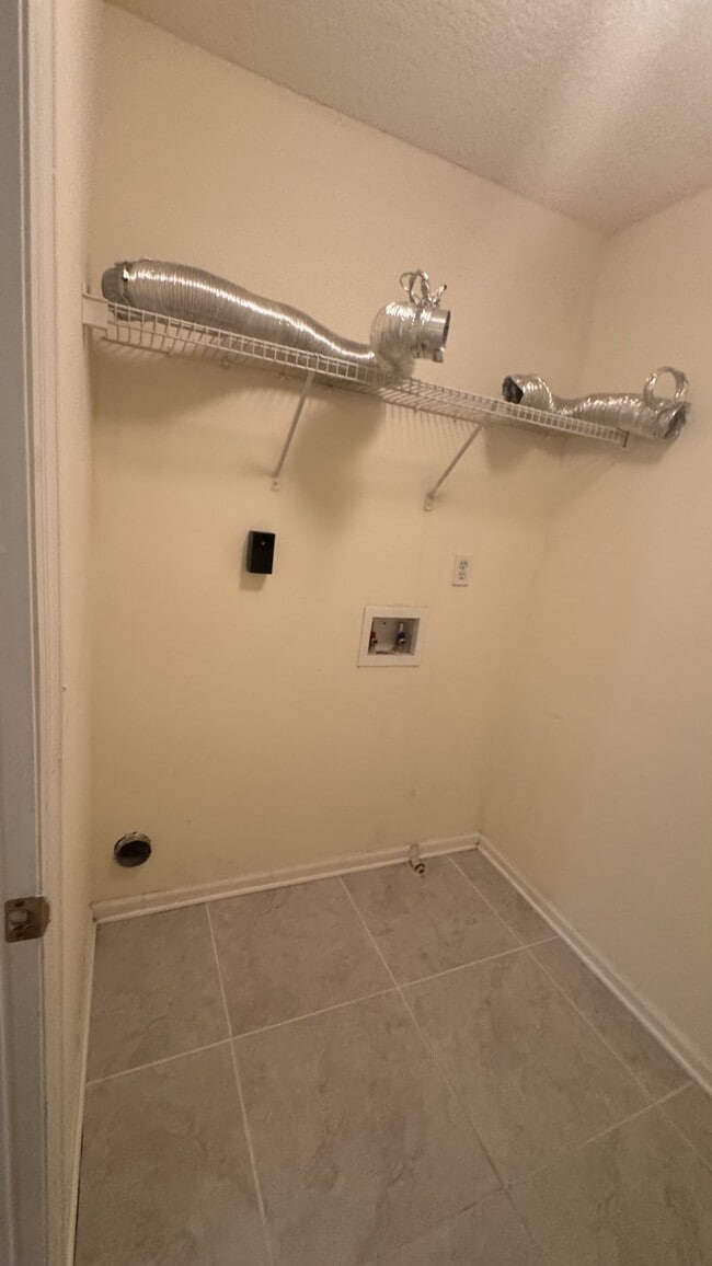 Building Photo - 1447 Biscayne Bay Cir