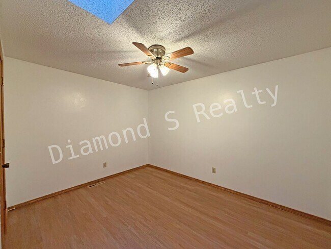 Building Photo - 2335 W Farm Rd 164