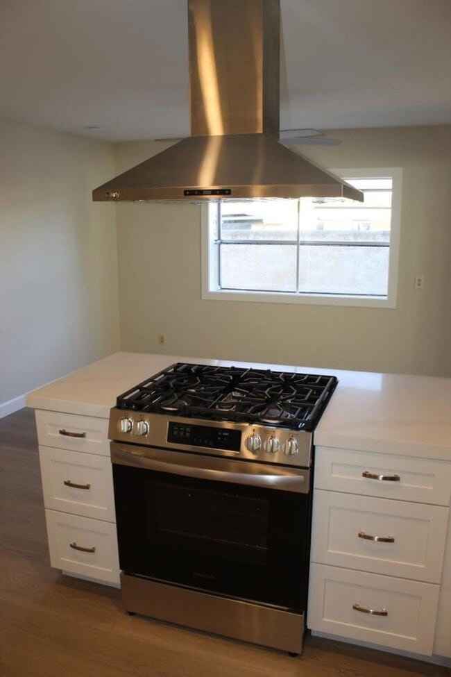 Building Photo - 4Bed/2Bath Remodeled Home in Carlsbad with a Pool~ Trieste