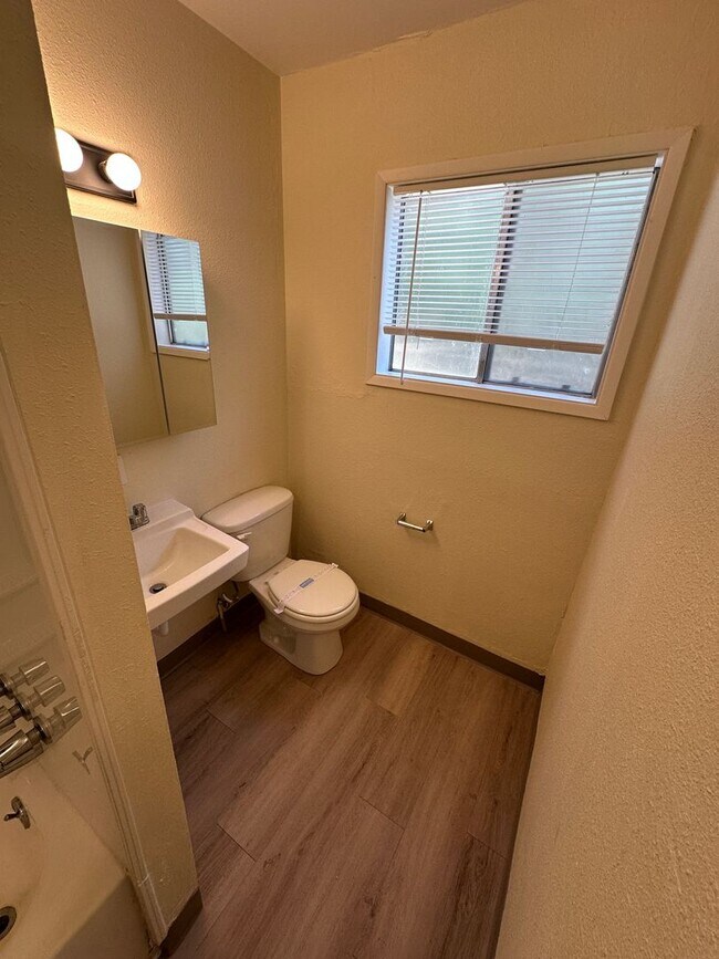 Building Photo - (474) 15th Street Apartments - 2 Bedroom /...