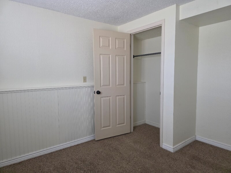 Building Photo - 2844 Lexington Ln