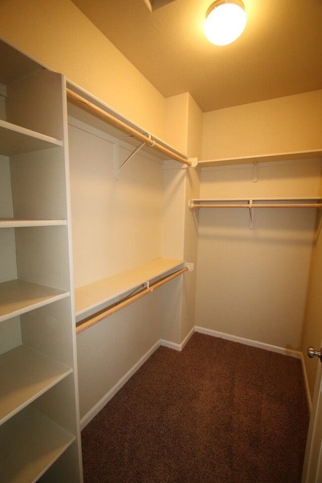 Building Photo - 3 Bedroom Condo close to JBER!