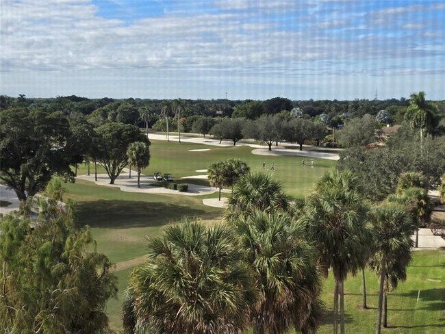 Building Photo - 250 Jacaranda Dr