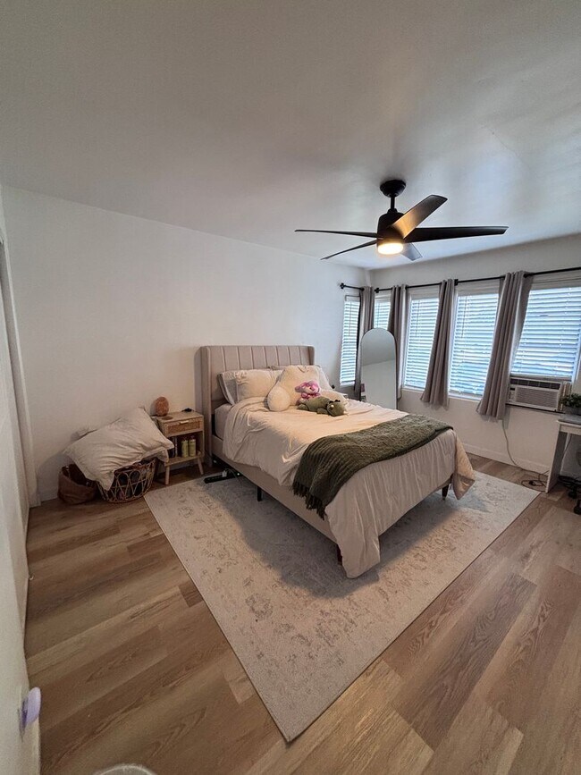 Building Photo - 6249-6253 Mary Lane Drive