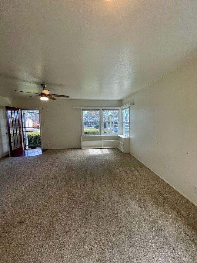 Building Photo - 615/621 Vine