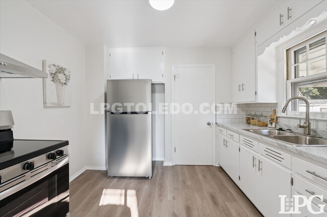 Building Photo - 3430 Anderson Pkwy