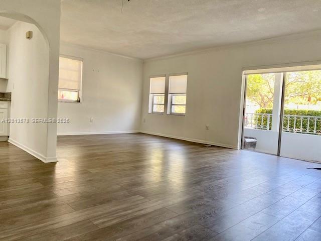 Building Photo - 517 Menendez Ave