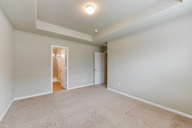 Building Photo - 3842 Sugardale St