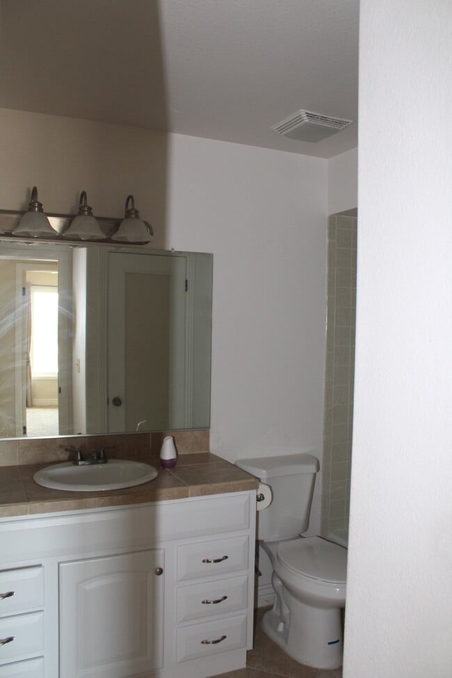 Building Photo - Remodeled 3 Bed 2 Bath Long Term Rental!
