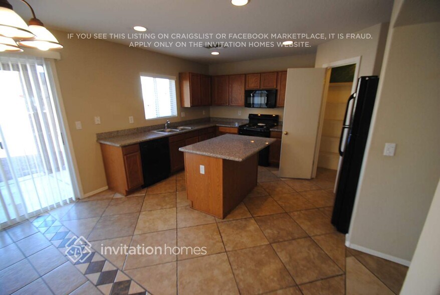 Building Photo - 6040 W Wood St