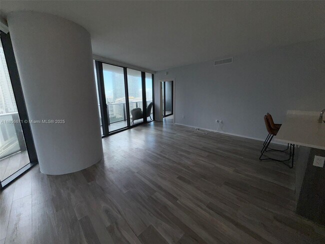 Building Photo - 801 S Miami Ave