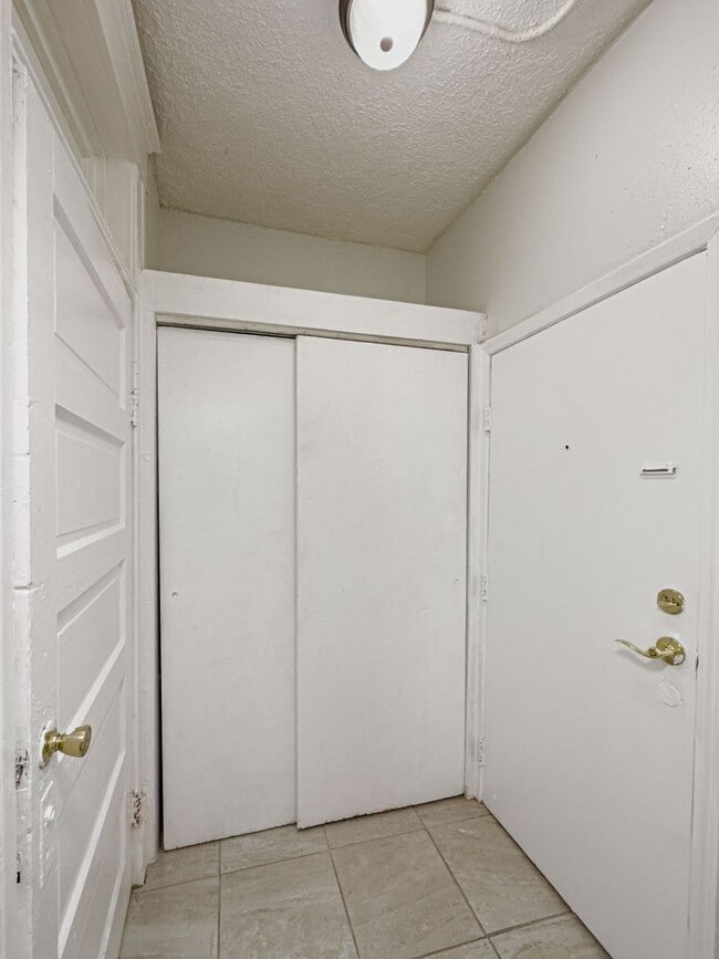 Building Photo - 809 N Virginia St