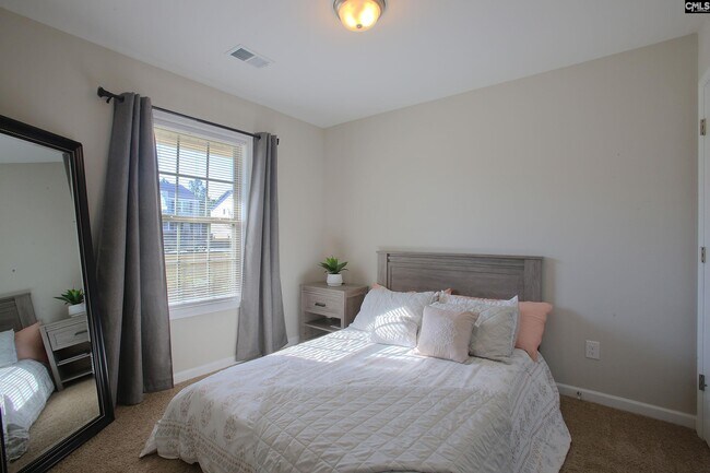 Building Photo - 649 Teaberry Dr