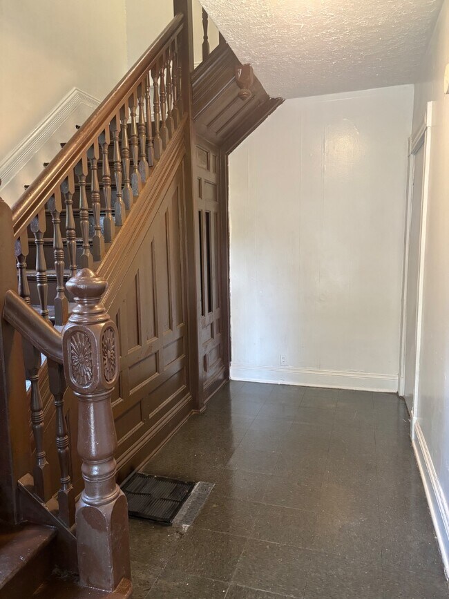 Building Photo - 218 Spencer St