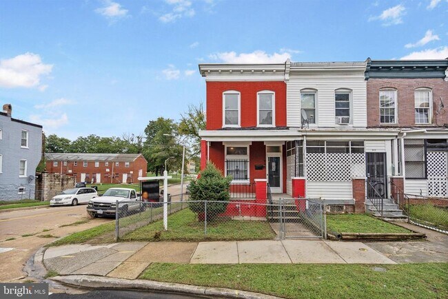 Building Photo - 945 Ashburton St