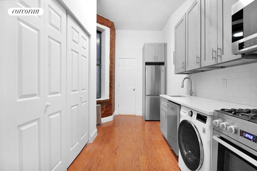 Building Photo - 315 E 89th St