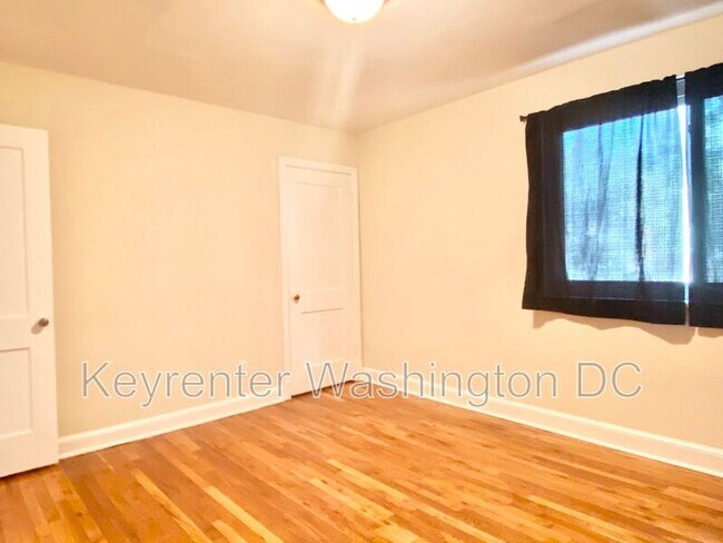 Building Photo - 4615 Central Ave NE