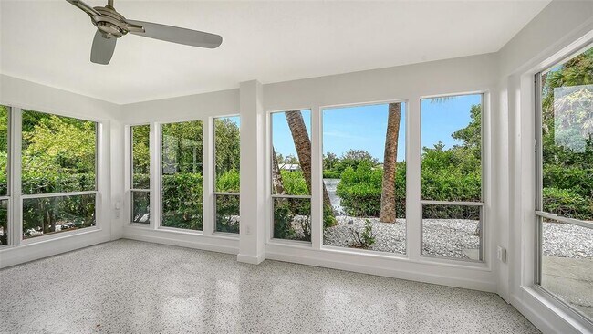 Building Photo - 7665 Sanderling Rd