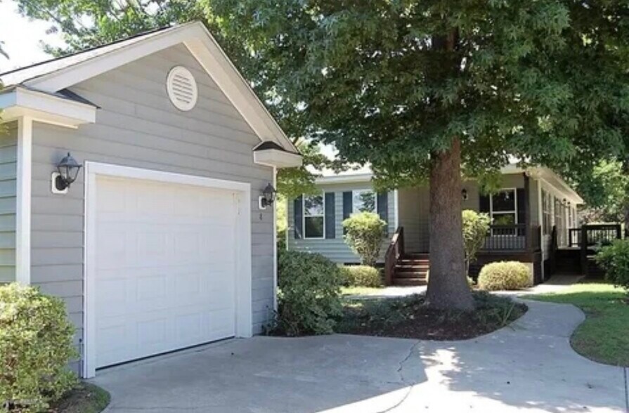 Building Photo - 8 Lagaree Ct