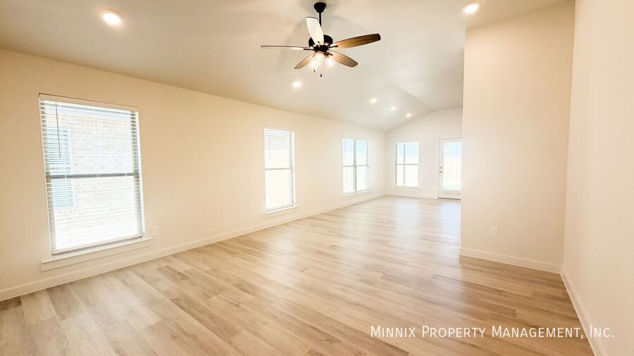 Building Photo - 1208 Cottonwood Ave