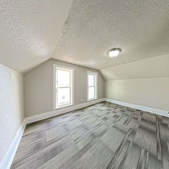 Building Photo - Newly remodeled 3 bedroom 2 bathroom home-Located in Jefferson