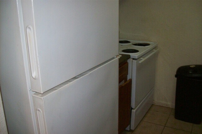 Building Photo - 8100 Creekbend Dr