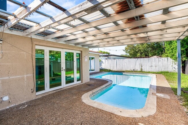 Building Photo - 1121 N 66 Terrace