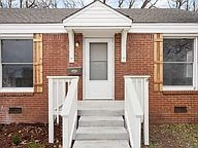 Building Photo - Updated 2 Bed 1 Bath Rental Home Tulsa