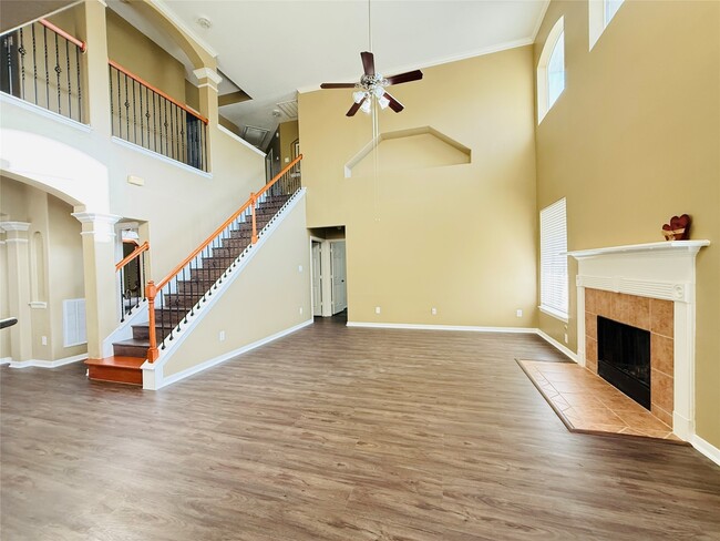 Building Photo - 4442 Chestnut Cir