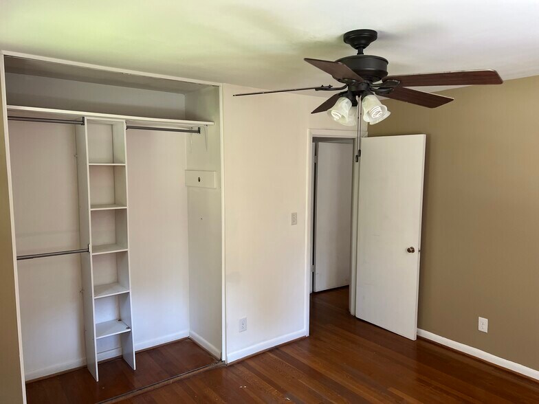 Building Photo - 640 Collingwood Dr