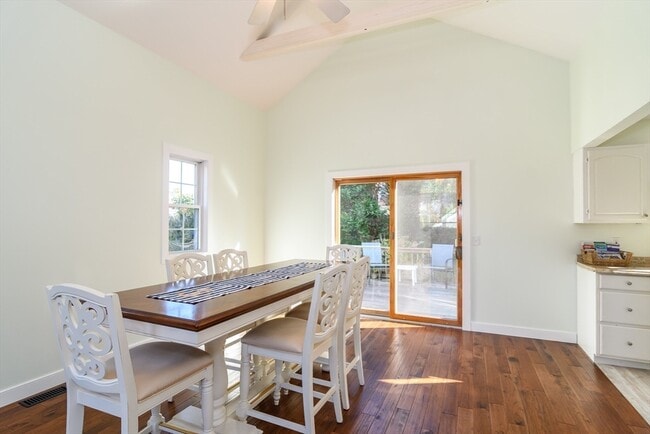 Building Photo - 27 Bellavista Dr