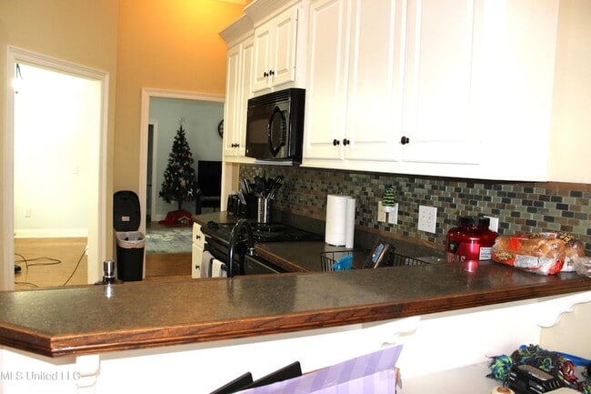 Building Photo - 900 Clubhouse Dr
