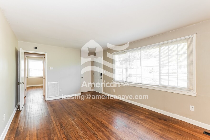 Building Photo - 661 Lorraine Dr