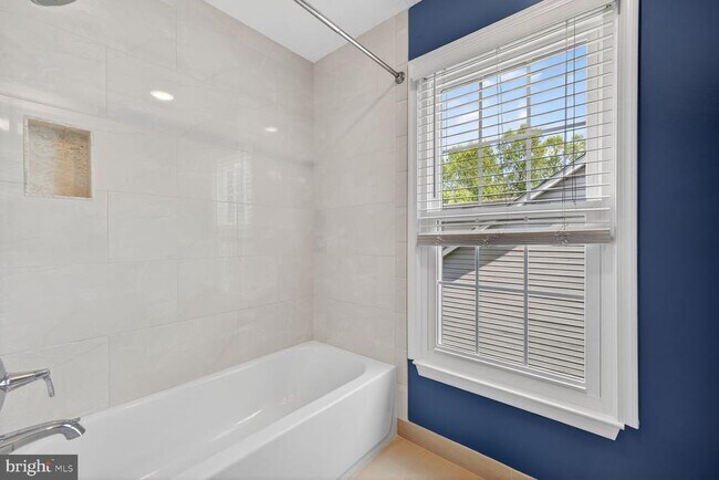 Building Photo - 12320 Pissaro Dr