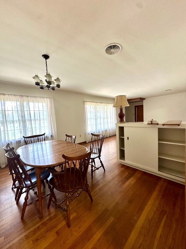 Building Photo - Charming 3-Bedroom, 2-Bathroom, 2,200 Sq. ...