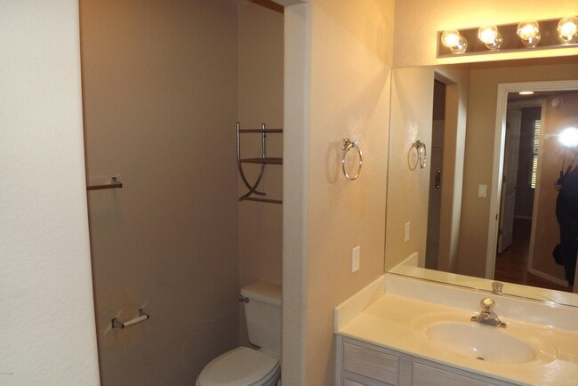 Building Photo - 13826 N Cambria Dr