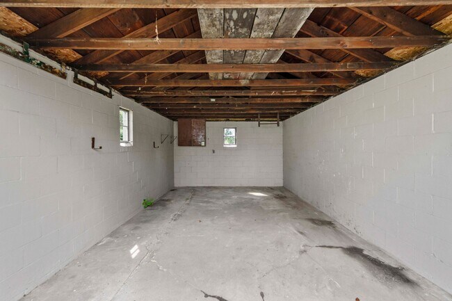 Building Photo - 616 Grandview Ave