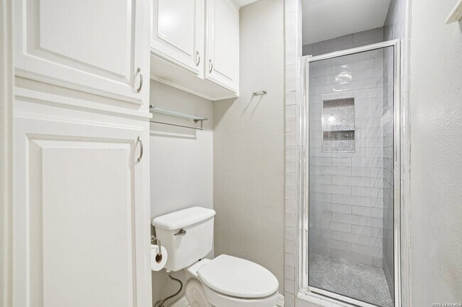 Building Photo - 6106 Vance Jackson Rd