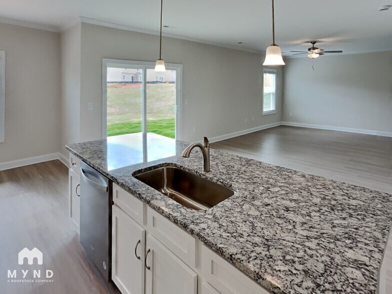 Building Photo - 102 Sina St