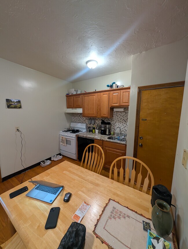 Building Photo - 219 Park Dr