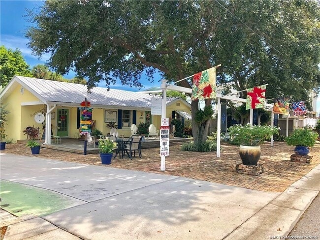 Building Photo - 18 NE Nautical Pl