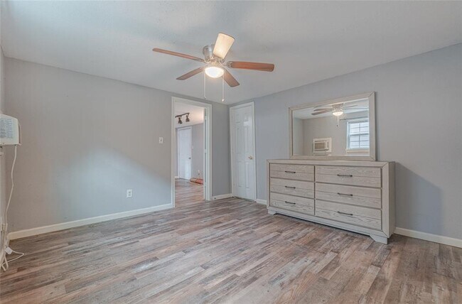 Building Photo - 4206 Walker St