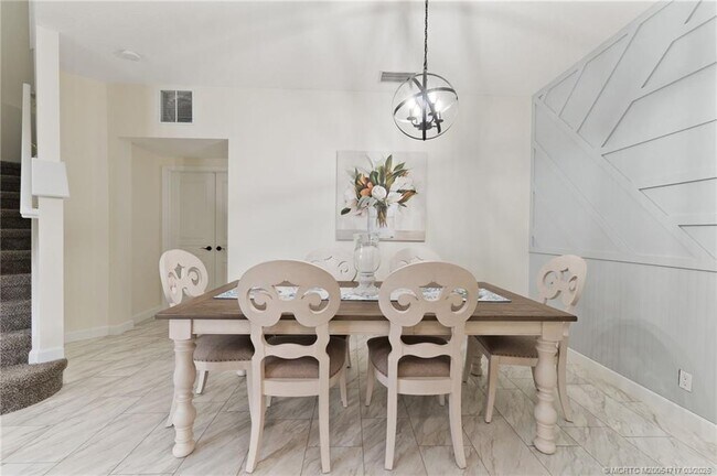 Building Photo - 10627 SW Cam Run