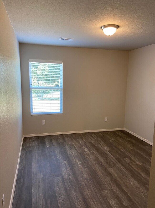 Building Photo - Available Now | Spacious 3 Bedroom, 2 Bathroom Home in Conrad Court