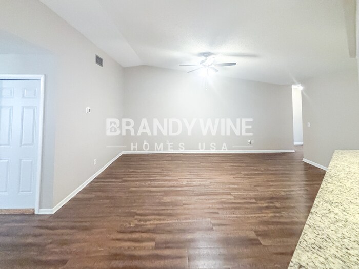 Building Photo - 734 Sandy Creek Dr