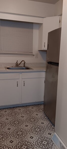 Building Photo - 225 Station Ave