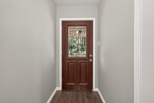 Building Photo - 611 Dogwood Trail