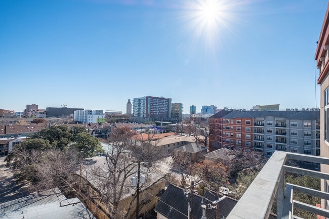 Building Photo - Live in the Heart of West Campus!